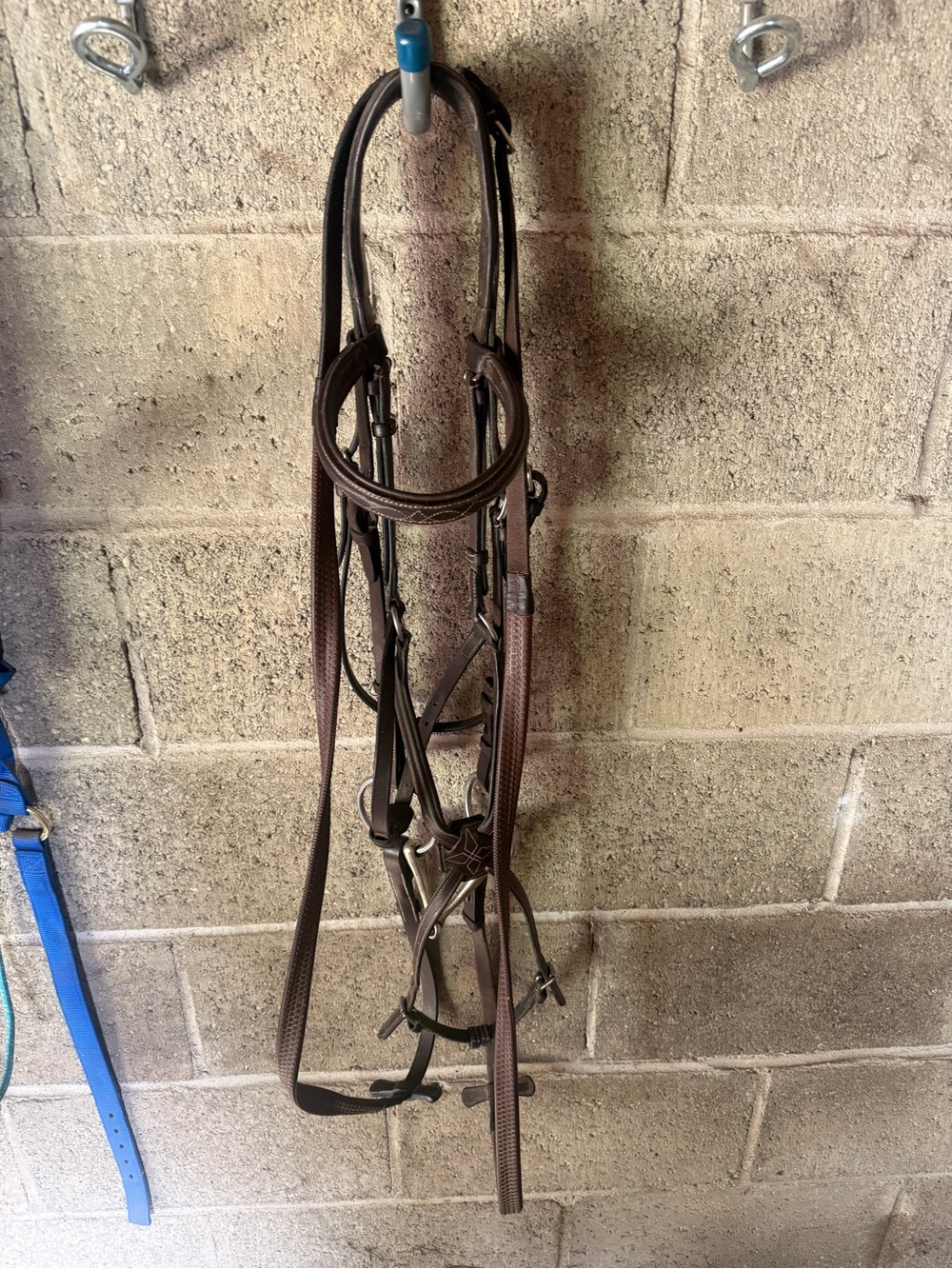 Brown Leather Figure 8 Horse Bridle with fancy stitched browband
